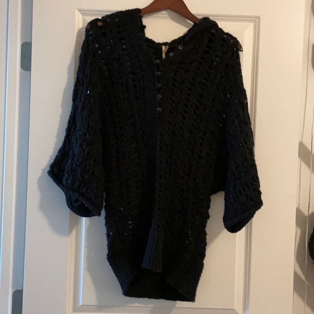 Free people knitted over sweater. Medium.
